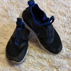 Nike Flexrunner Kids Black and Blue Athletic Sneakers